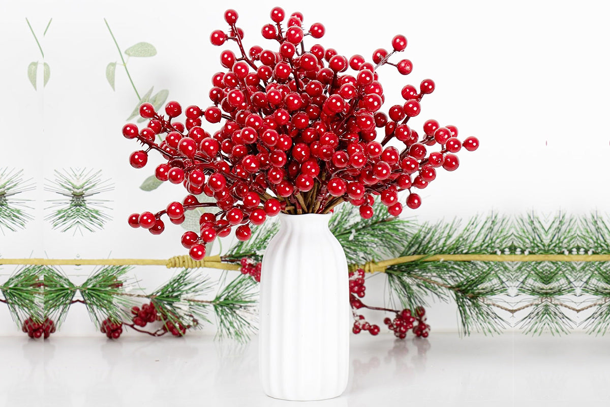 32PCS Christmas Berries Stems Artificial Red Berry Stems for Christmas Tree Ornaments Crafts Holiday and Home Decor