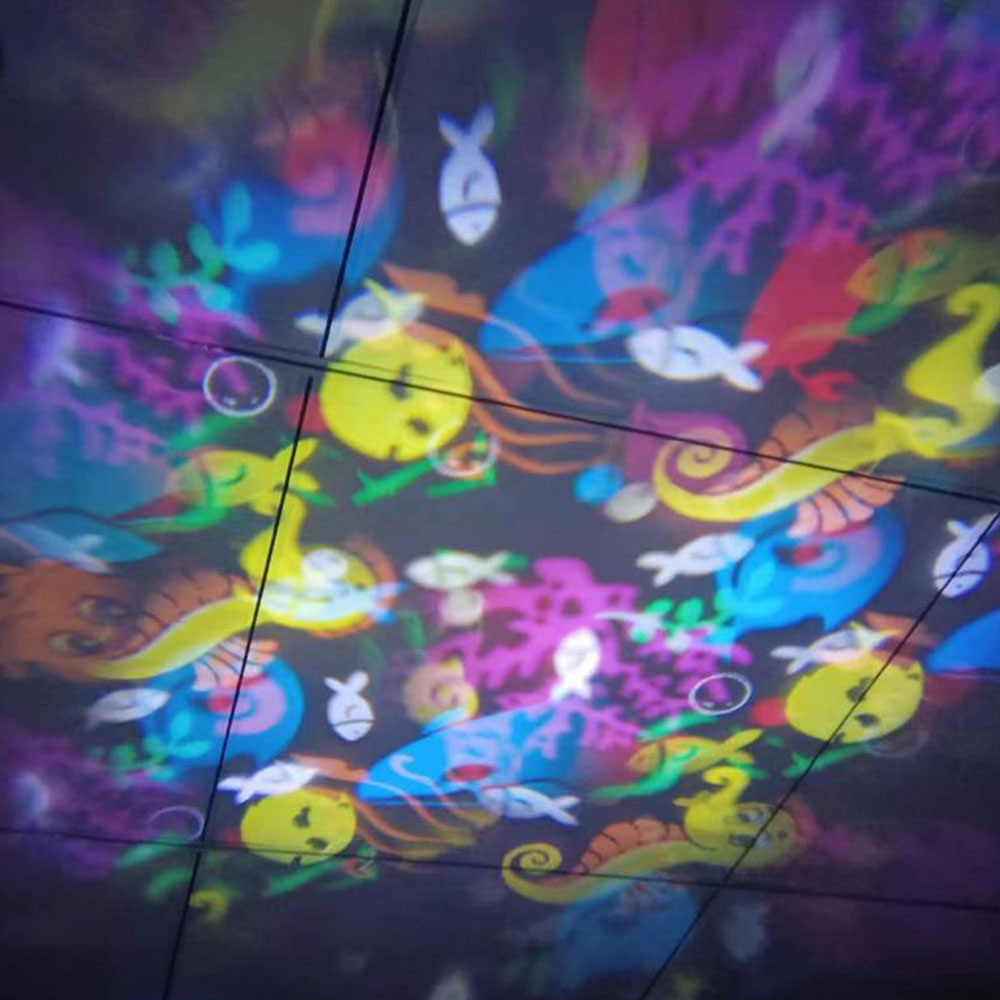 Christmas Astronaut Projector with 16 Patterns Xmas Projector for Holiday Decoration