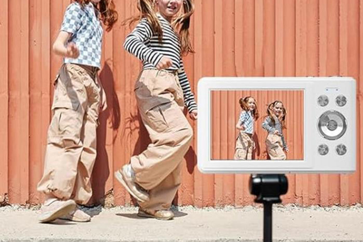 2.8 Inch Digital Camera 1080P Video Camera with 32GB Card 8X Zoom Anti Shake Compact Small Camera-White