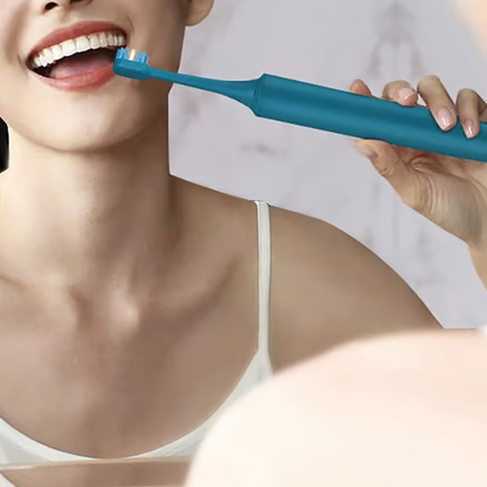 Travel Electric Toothbrush Self-Cleaning Vibration Toothbrush with 2Pcs Replacement Brush Head and Disinfection Storage Case Green