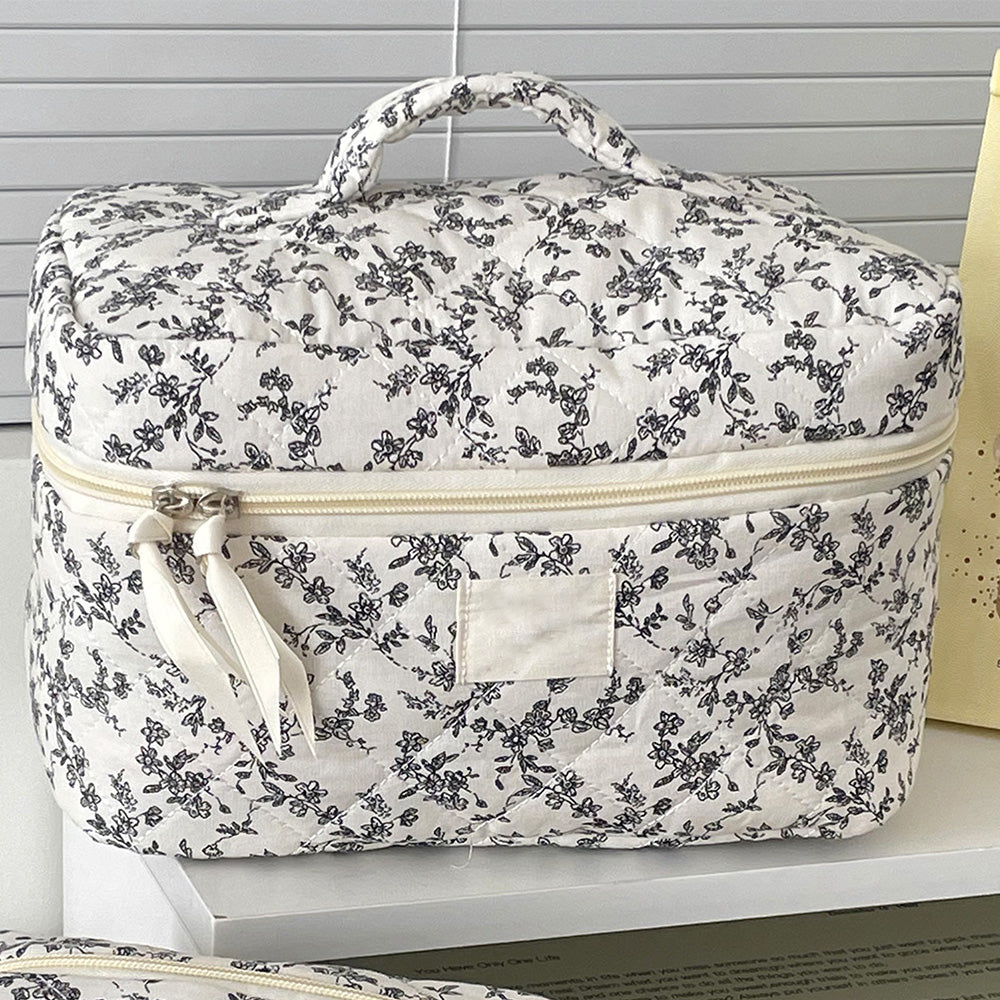 Large Travel Make Up Organizer Bag Floral Cute Cosmetic Bag for Women Girls Aesthetic Toiletry Bag Black