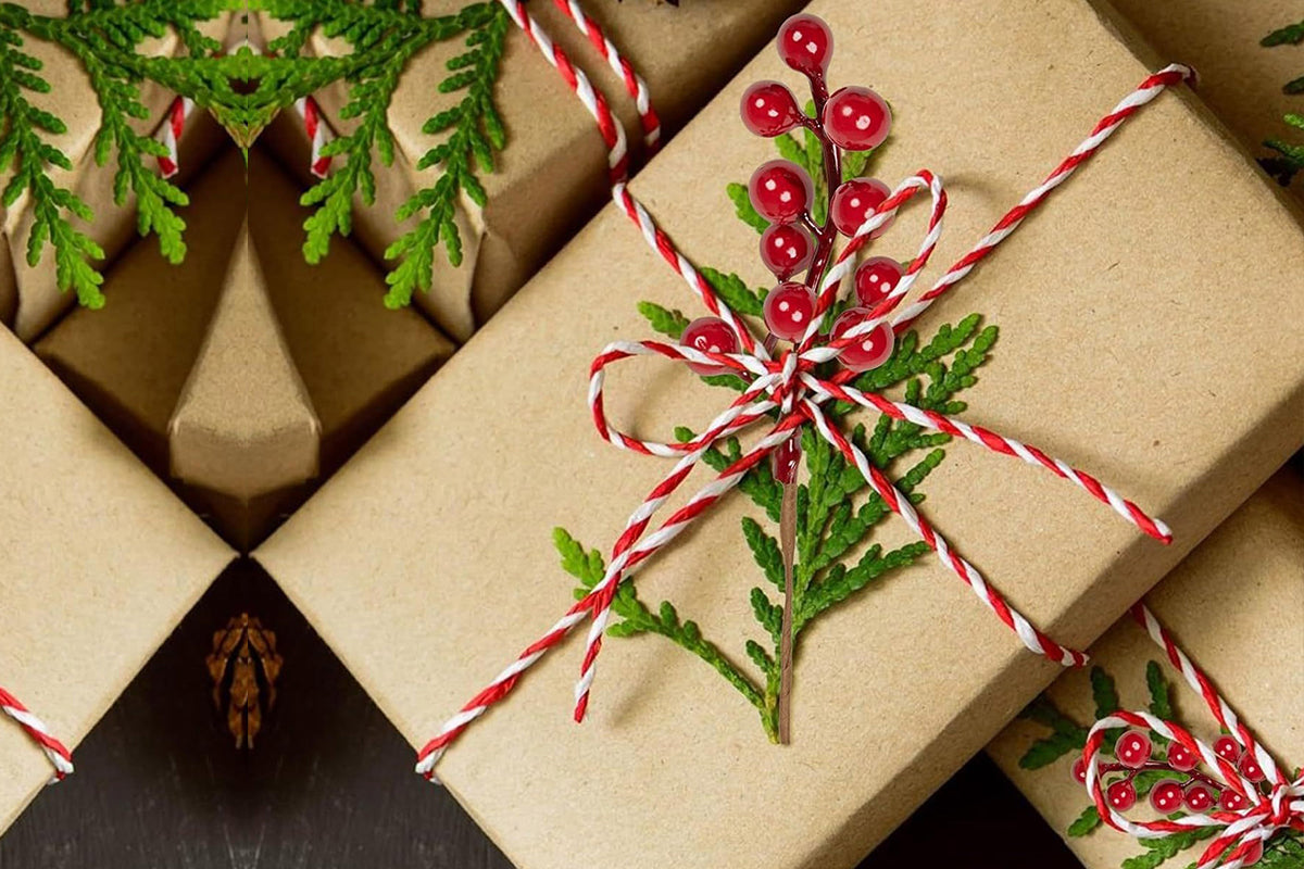 32PCS Christmas Berries Stems Artificial Red Berry Stems for Christmas Tree Ornaments Crafts Holiday and Home Decor