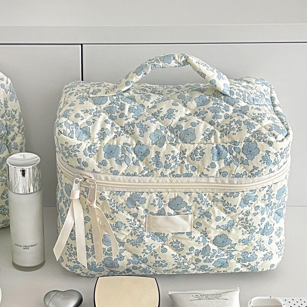 Large Travel Make Up Organizer Bag Floral Cute Cosmetic Bag for Women Girls Aesthetic Toiletry Bag Blue