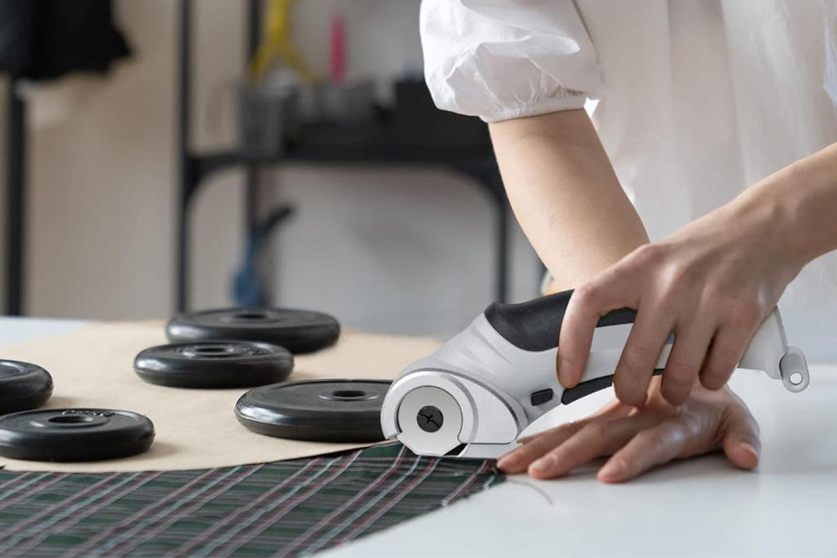 Cordless Cardboard Cutter Electric Fabric Cutter with Lock 4.2V Electric Scissors Multi-Cutting Tools for Leather Felt Rug Box