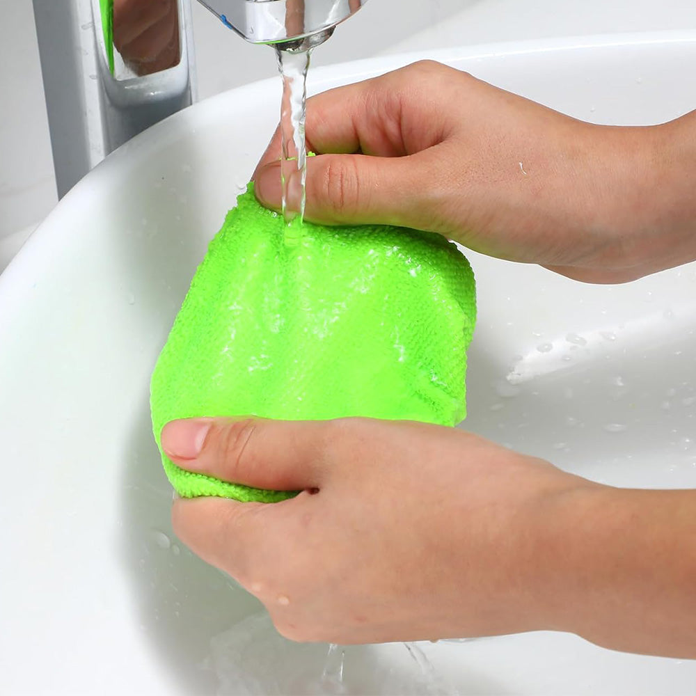 Extendable Windshield Cleaning Tool Set Car Window Microfiber Cleaner with 4 Replacement Microfiber Pads Gree