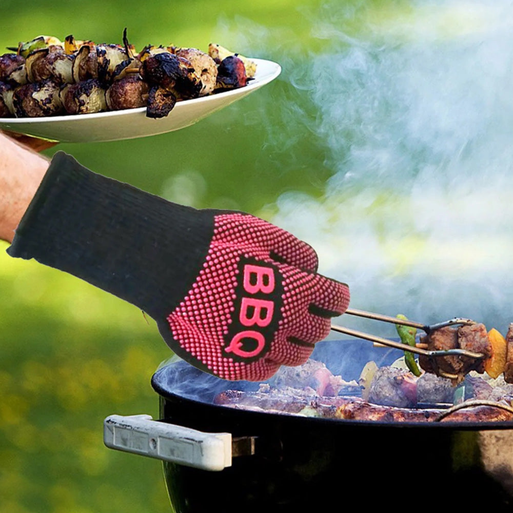 Pair of Heat Resistant Oven Gloves Non-Slip Grill Mittens for Cooking  Barbecuing Baking Red