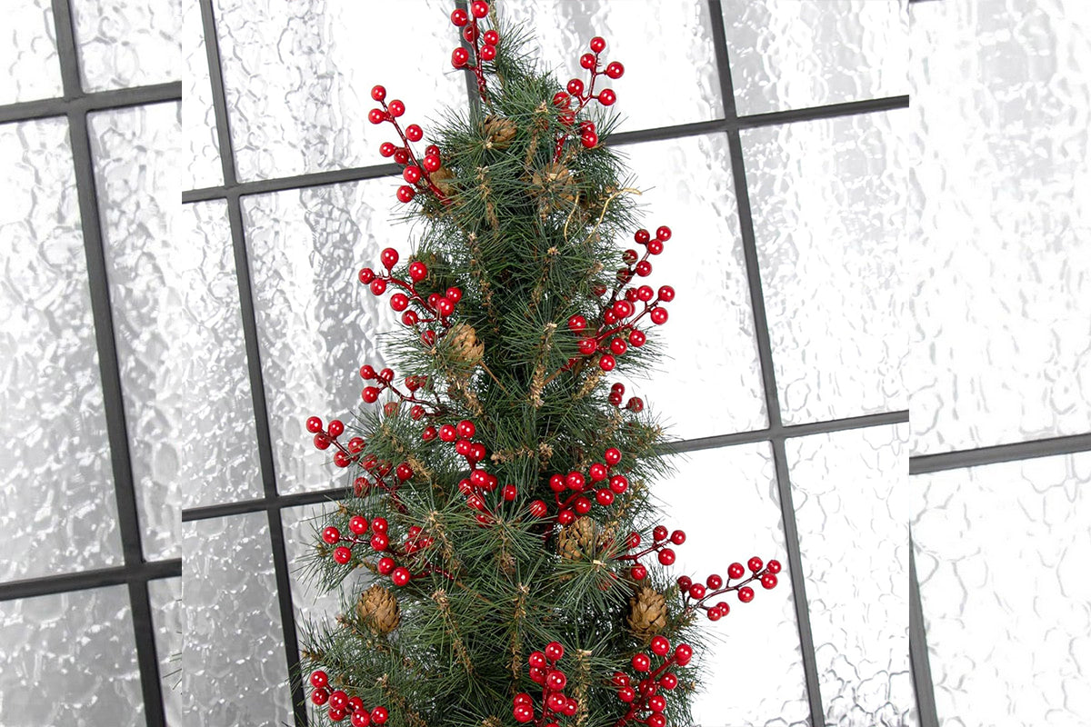 32PCS Christmas Berries Stems Artificial Red Berry Stems for Christmas Tree Ornaments Crafts Holiday and Home Decor