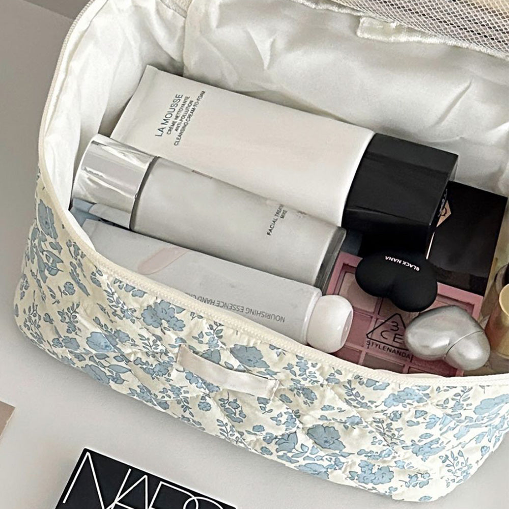 Large Travel Make Up Organizer Bag Floral Cute Cosmetic Bag for Women Girls Aesthetic Toiletry Bag Blue