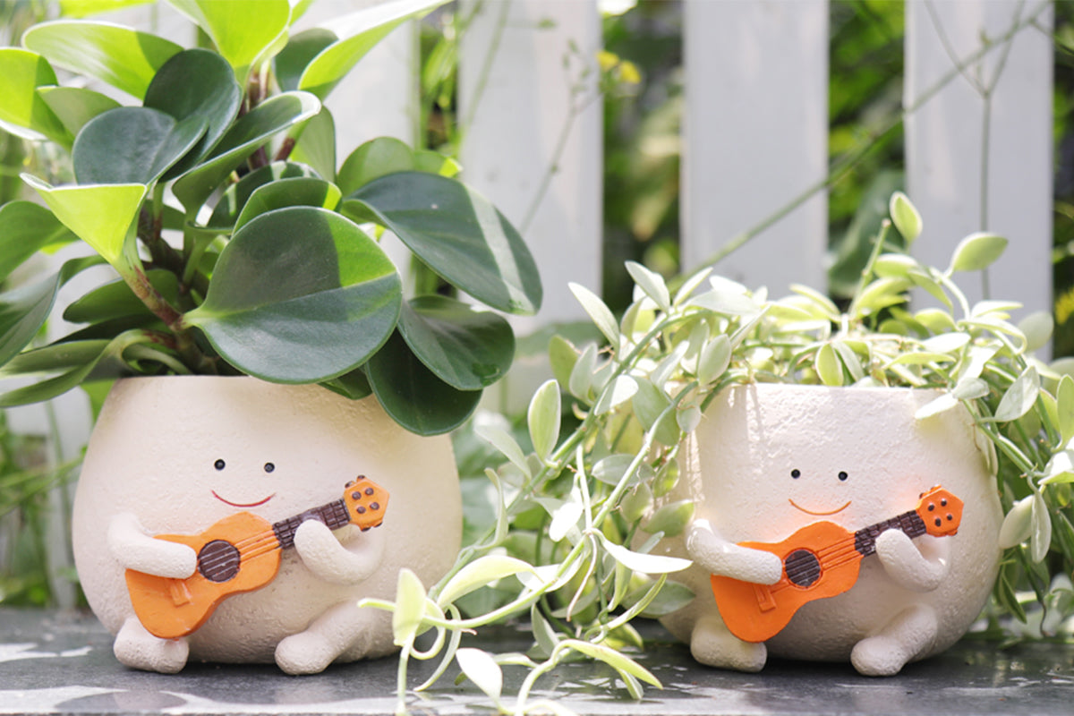 Smily Face Planter Pot with Drainage Hole Cute Resin Head Planters Unique Guitar Succulent Pots for Indoor Outdoor Plants Gift