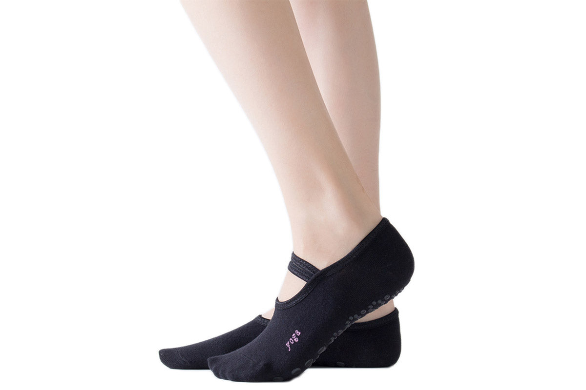 Anti Slip Yoga Ballet Socks Bandage Cotton SocksSports Socks Non slip Yoga Athletic Socks for Barre Ballet Barefoot Workout Hospital-6 Pairs(3 Pairs Black and 3 Pairs Pink)