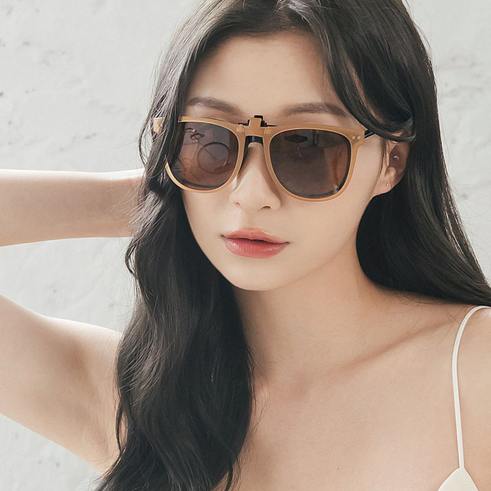 Pair of Clip-On Sunglasses Polarized Flip-Up Glasses for Men and Women Style 2