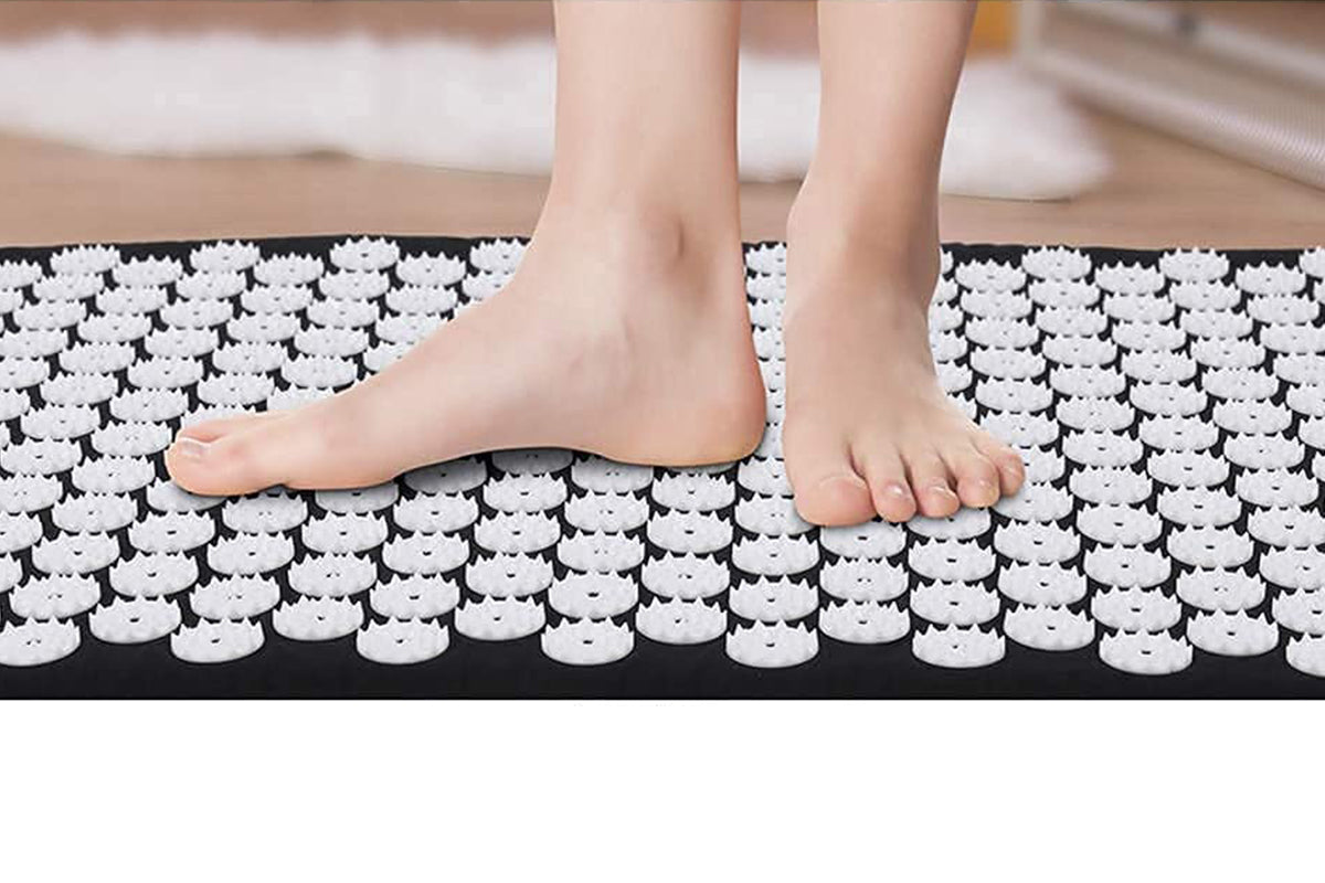 Back and Neck Pain Relief Acupressure Mat and Pillow Set-Black