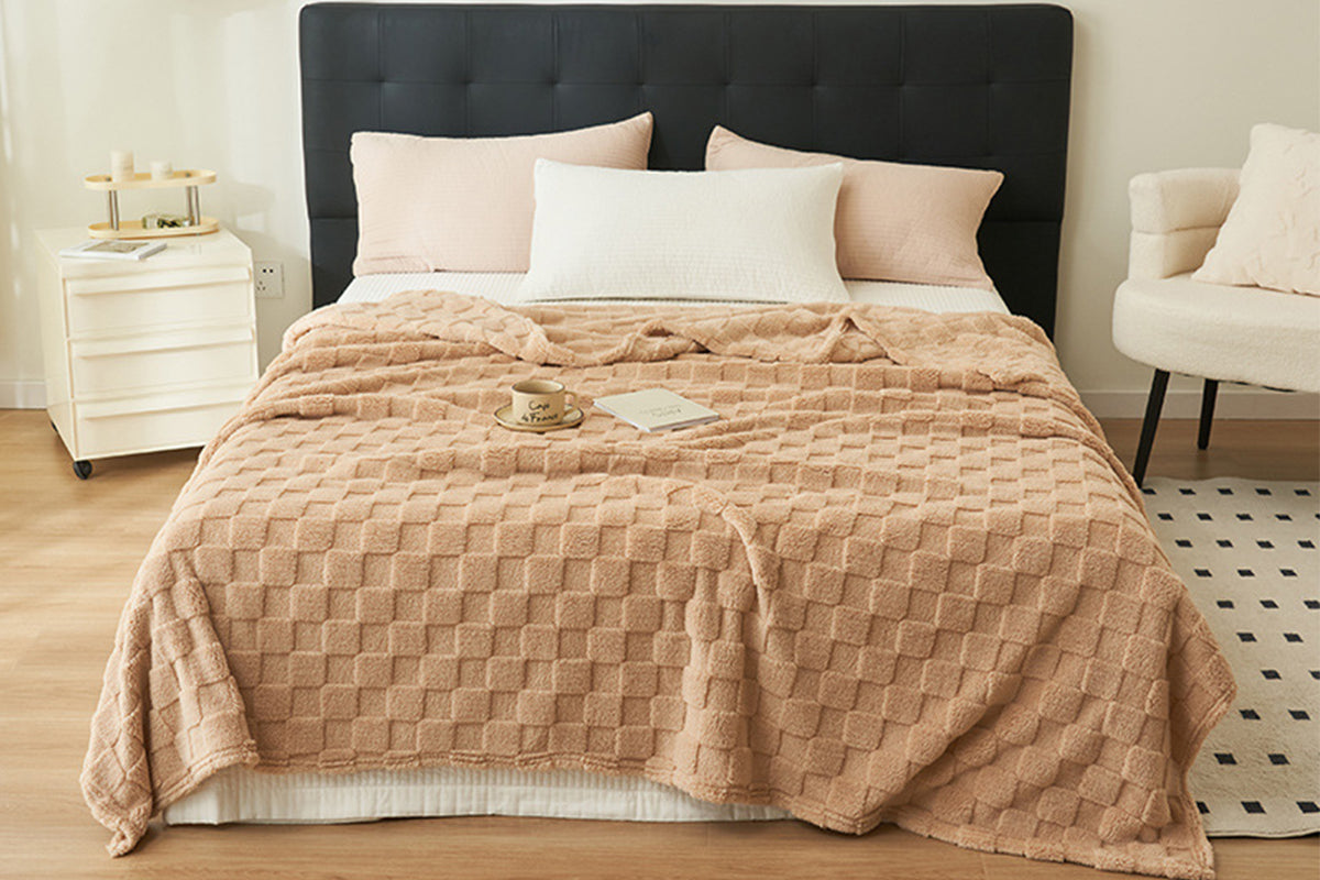 Soft Fleece Throw Blanket Checkered Jacquard Throw Blanket for Couch Bed-Brown