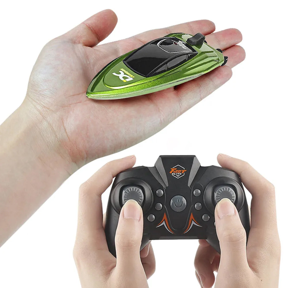 2.4GHz Remote Control Boat Toy Rechargeable Racing RC Boat Toy Green