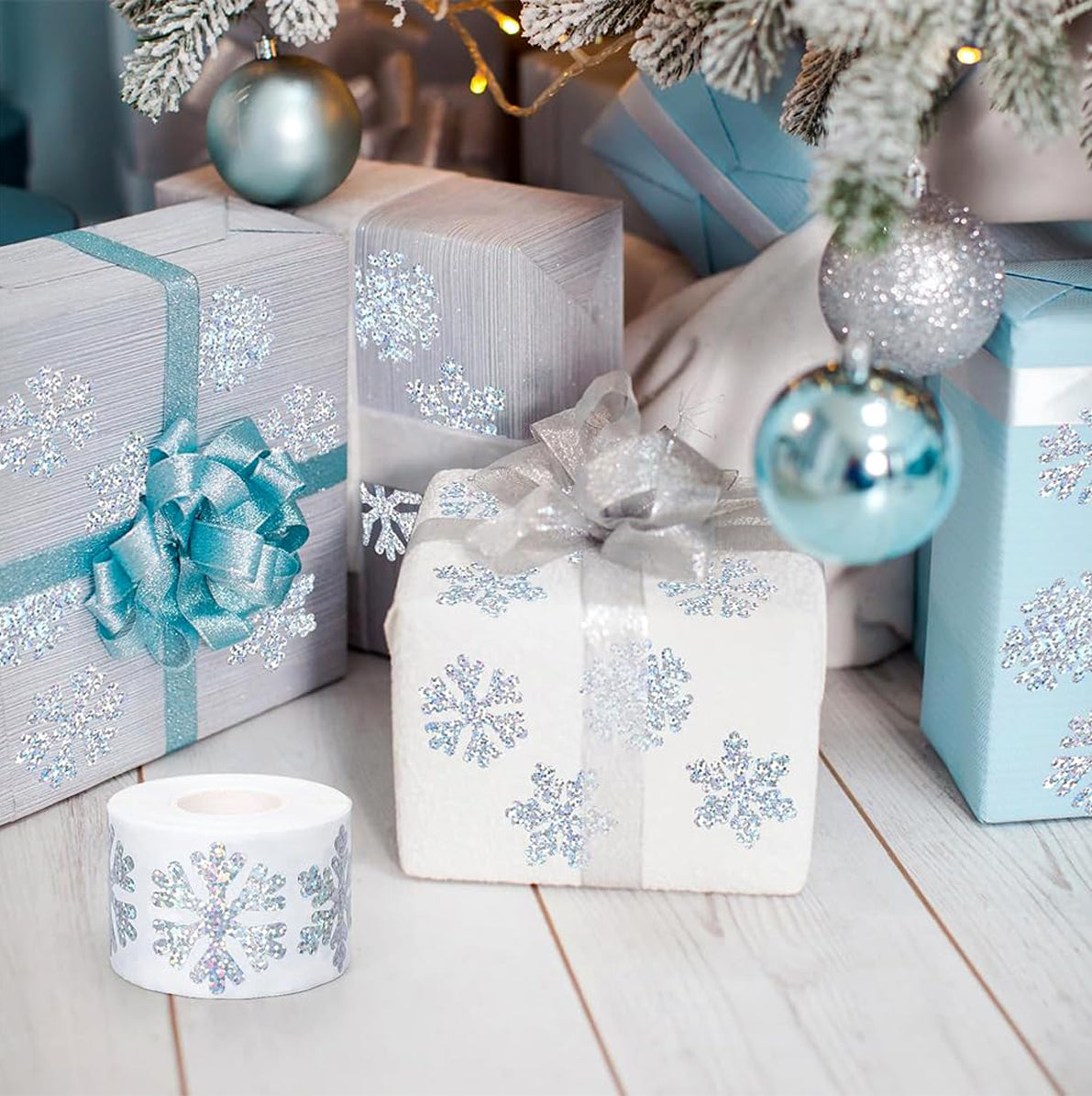2 Rolls of 500 Christmas Holographic Stickers 3cm Diameter - Snowflake