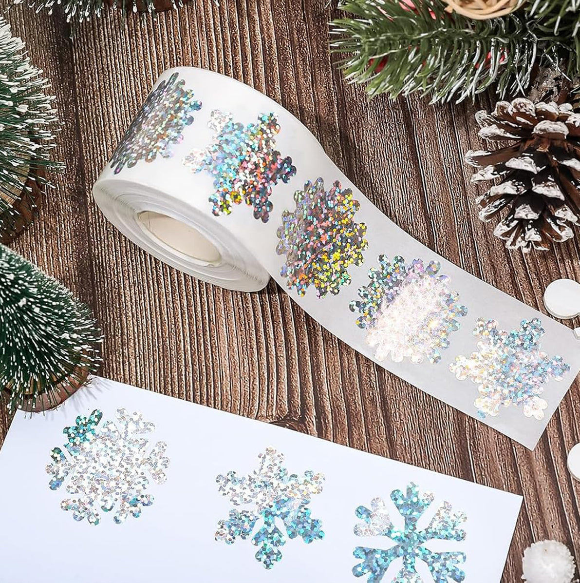 2 Rolls of 500 Christmas Holographic Stickers 3cm Diameter - Snowflake