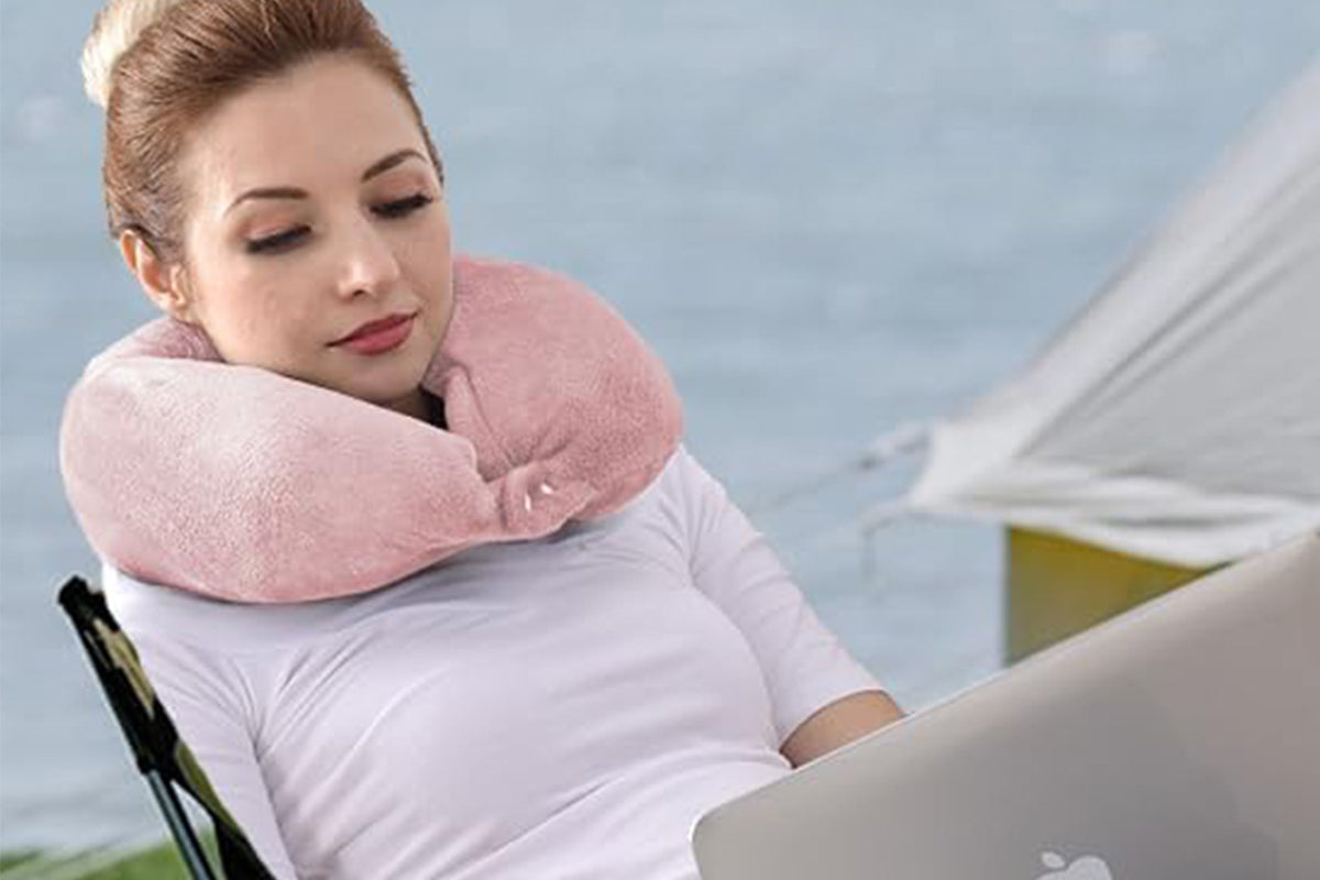 2 in 1 Travel Blanket and Pillow Flannel Blanket with Neck Pillow Case for Airplane Camping-Pink