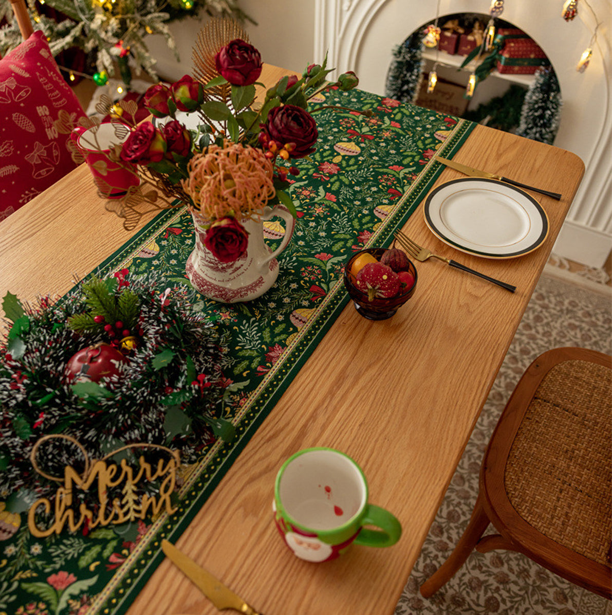 Christmas Jacquard Table Runner with Tassels - Green