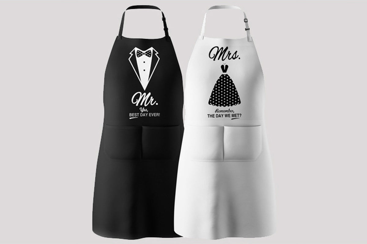 Mr and Mrs Aprons for Couple Gift Bridal Shower with Oven Glove and Pot Holder
