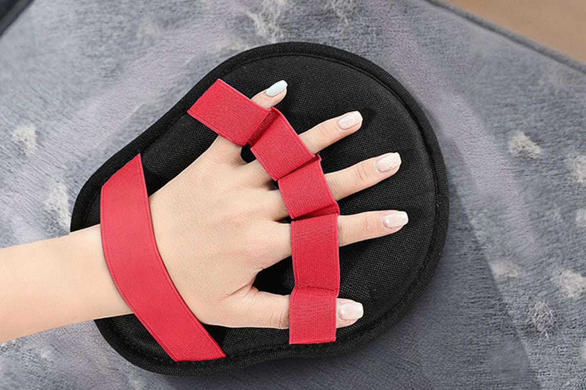 Pet Hair Removal Glove Reusable Electrostatic Grooming Mitt for Cats Dogs-Red