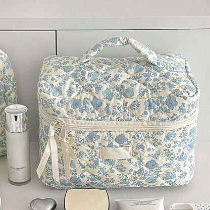 Large Travel Make Up Organizer Bag Floral Cute Cosmetic Bag for Women Girls Aesthetic Toiletry Bag Blue