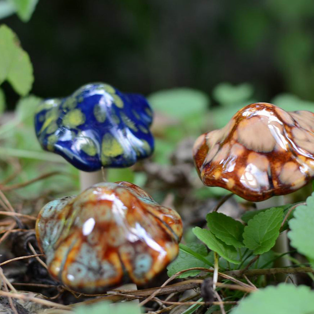 Set of 4Pcs Ceramic Mushroom Sculptures Garden Mushroom Ornament Set Indoor Outdoor Decor