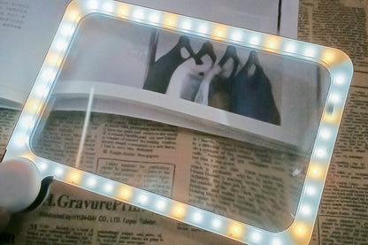 2 Pieces Large Magnifying Glass with Light