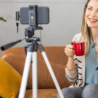 2-in-1 Wireless Lavalier Microphone for iPhone iPad Plug-Play Lapel Microphone for Recording Vlog Livestream