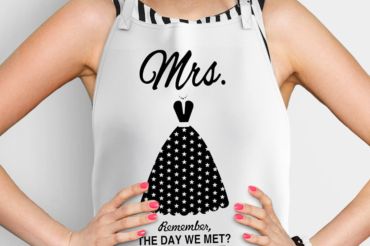 Mr and Mrs Aprons for Couple Gift Bridal Shower with Oven Glove and Pot Holder