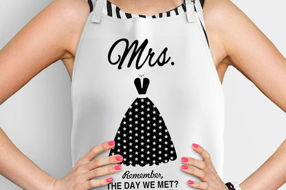 Mr and Mrs Aprons for Couple Gift Bridal Shower with Oven Glove and Pot Holder