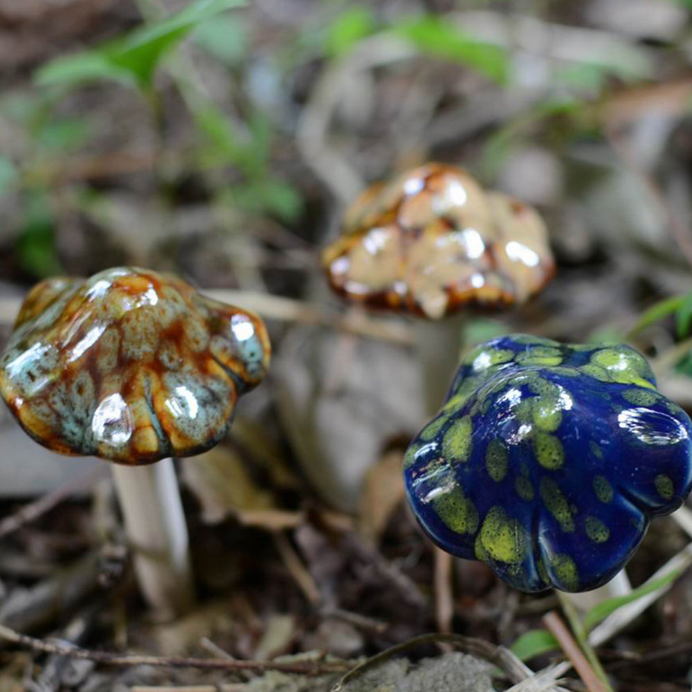 Set of 4Pcs Ceramic Mushroom Sculptures Garden Mushroom Ornament Set Indoor Outdoor Decor