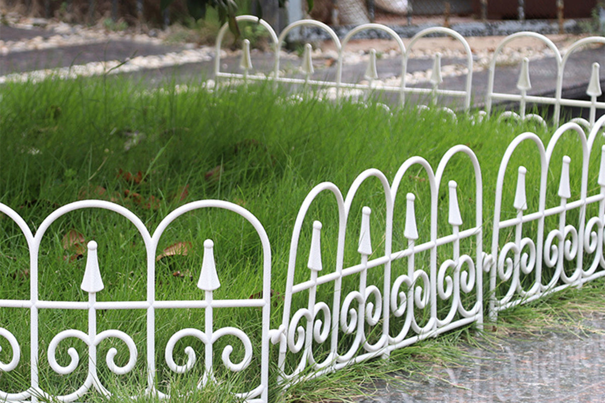 4 pcs Garden Plastic Fence Border Edging Panel Lawn Covers Yard-White