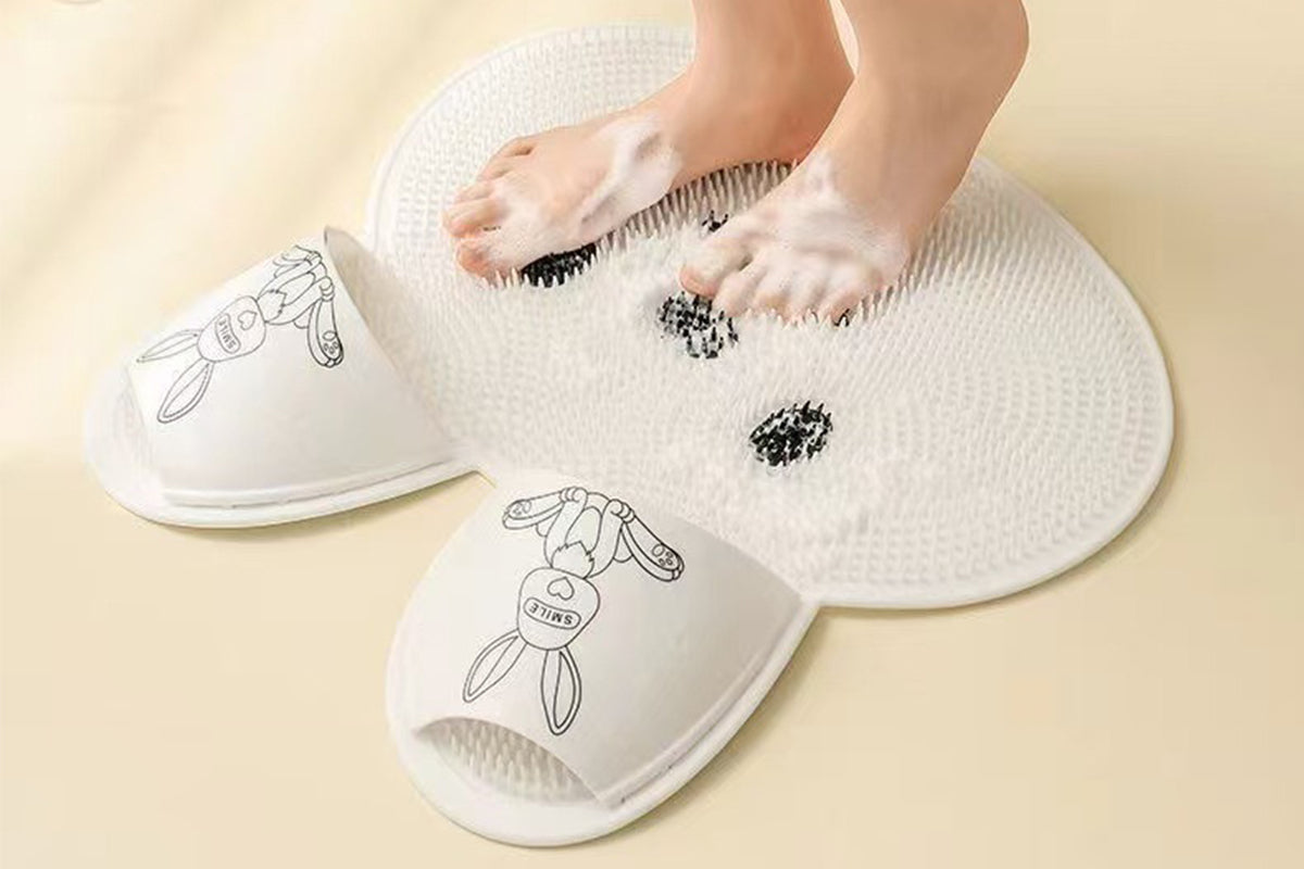 Shower Foot Scrubber Mat Rabbit Shaped Silicone Foot Scrubber Pad -White