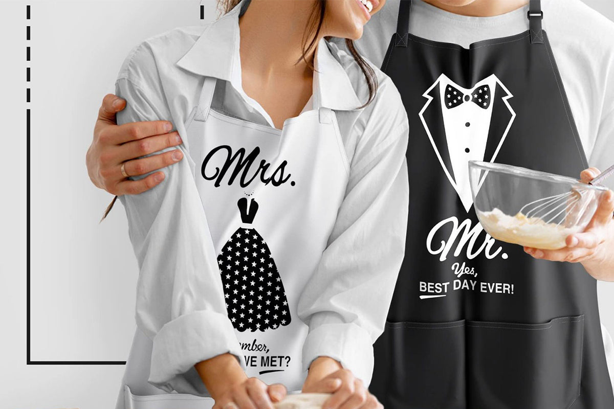 Mr and Mrs Aprons for Couple Gift Bridal Shower with Oven Glove and Pot Holder