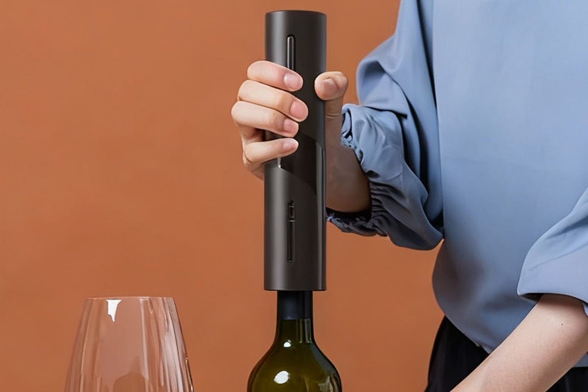 4Pcs Electric Wine Opener Set with Aerator Foil Cutter and Vacuum Stopper