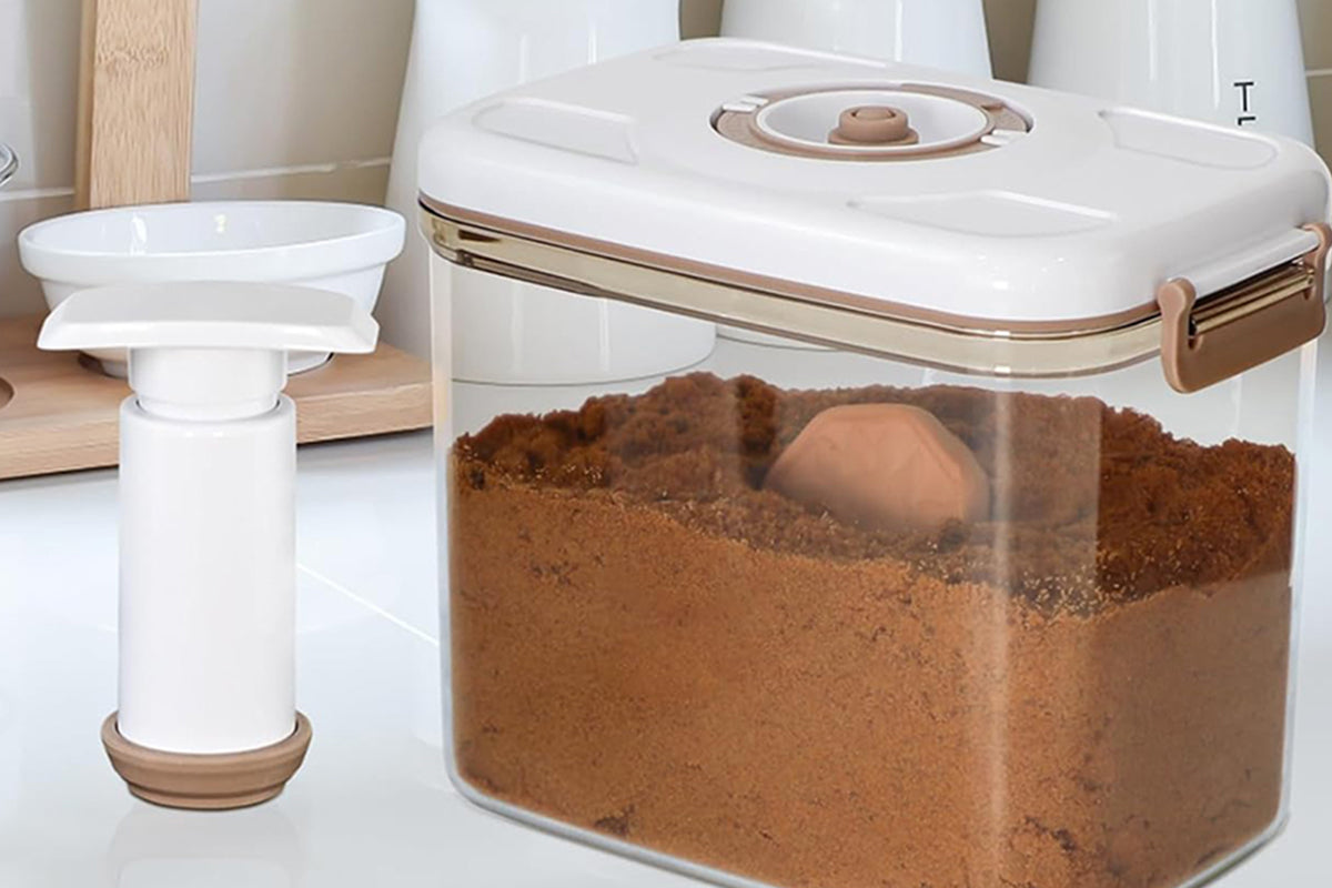 Airtight Vacuum Food Storage Container with Lid Strainer and Pump
