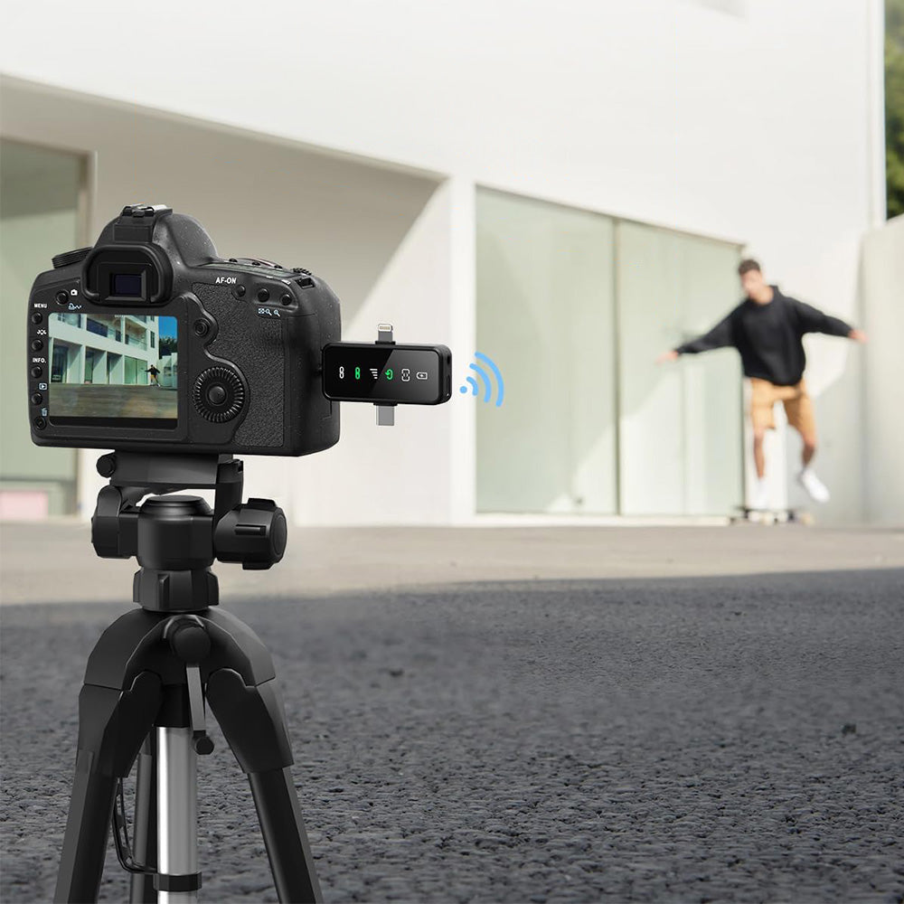 3-in-1 2.4G Wireless Lavalier Microphone Set Compatible with iPhone Android Device for Recording Live Streaming